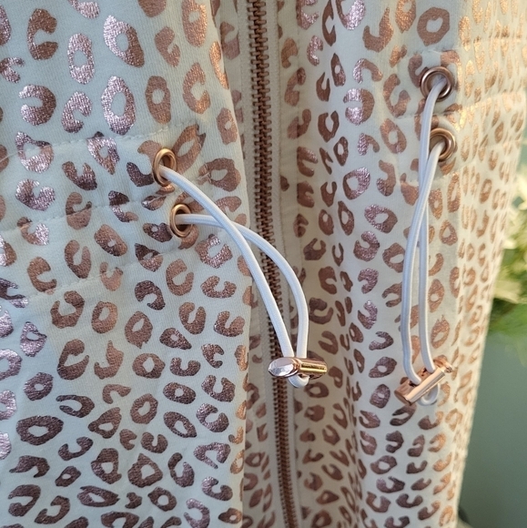 ZUDA Metallic Pink & Rose Gold Asymmetrical Lightweight Animal Print Jac… - Picture 4 of 14